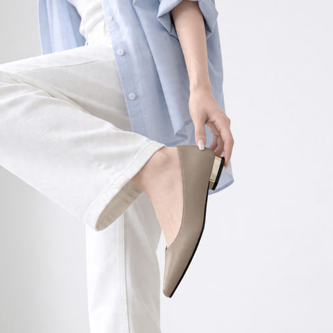 2026SS：アクセントヒール フラットシューズ（4797）グレージュ