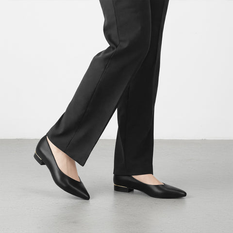 予約：メタルアクセント Vカットフラットシューズ（m17067）ブラック