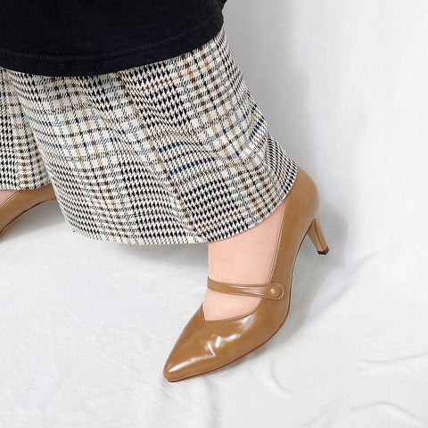 50%OFF：メリージェーン Vカットパンプス（m72004）ダークベージュ/mamian（マミアン）